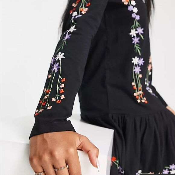 ASOS DESIGN long sleeve smock dress with pep hem with floral embroidery Size 2 - Picture 4 of 12